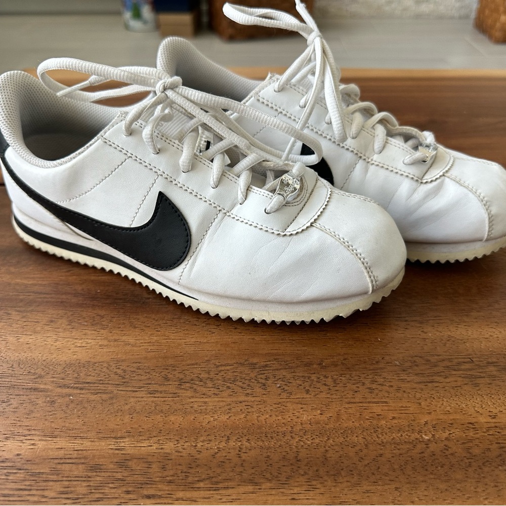 Nike Cortez 72 sneakers, youth 6.5/women’s 8
